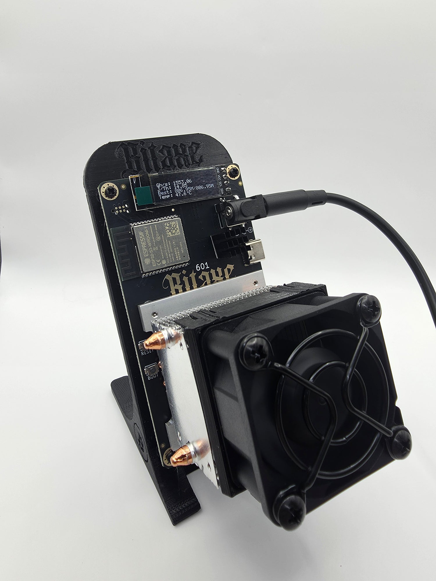 Bitaxe Gamma v2 – 1.5 TH/s Desktop Bitcoin Miner · Upgraded Cooling Efficiency · Silent Home Hashing